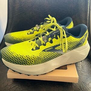 Brooks Caldera 6 Running Shoes~ Men’s size 12~In great condition!